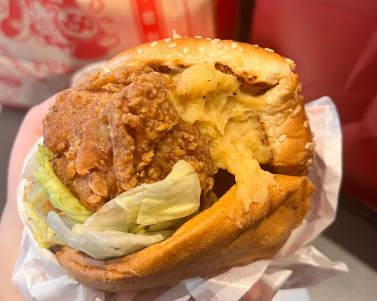 开一家肯德基炸鸡汉堡大约要多少钱，县城肯德基kfc加盟费用多少