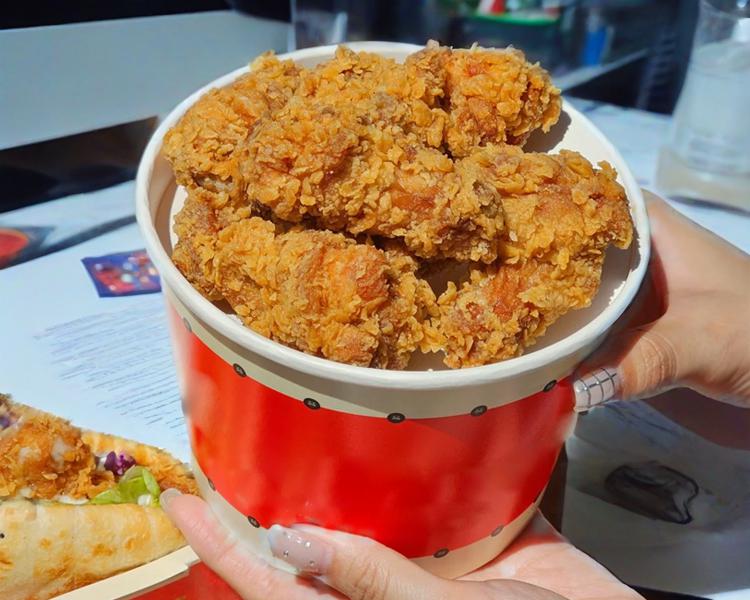 塔斯汀餐饮店加盟费明细概览，开塔斯汀汉堡店加盟费多少钱一年